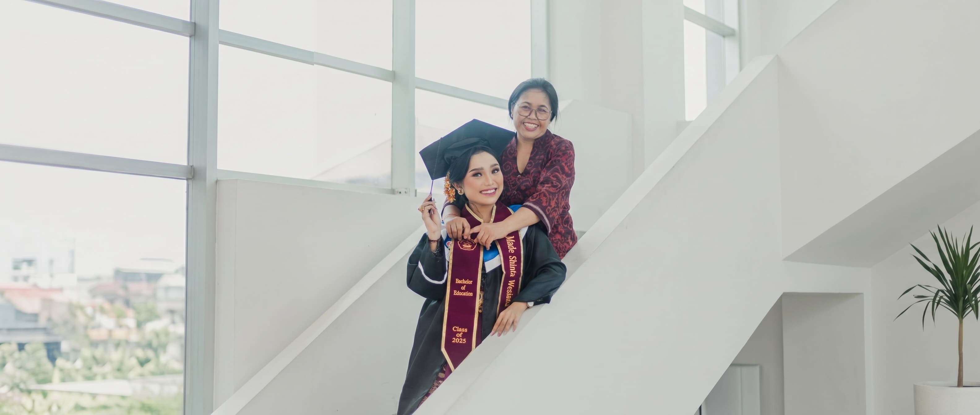 Wisuda bersama Ibu — Inspirasi Menjadi Guru